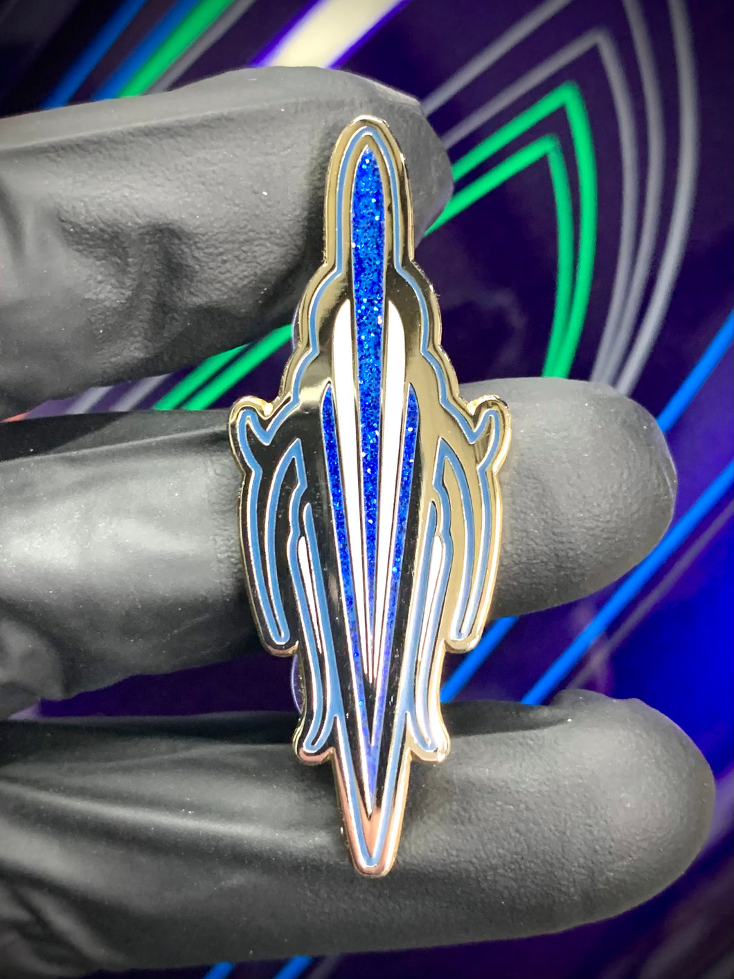 LE 40 “Gilded” Dagger pin