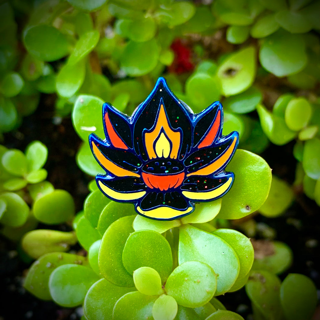 LE 50 “RADIATE” Lotus pin